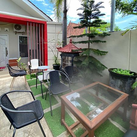 Reddoorz Near Pantai Idola Banyutowo Hotel D'Llala Pati Εξωτερικό φωτογραφία