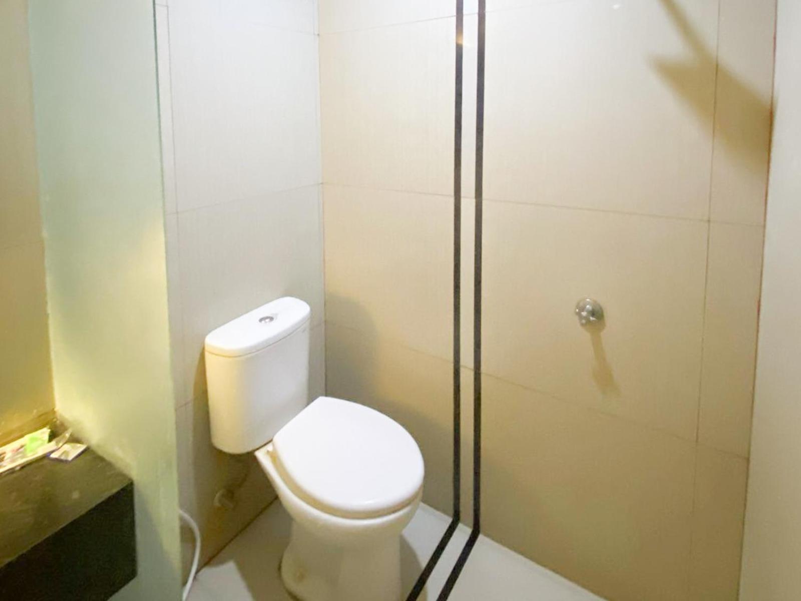 Reddoorz Near Pantai Idola Banyutowo Hotel D'Llala Pati Εξωτερικό φωτογραφία