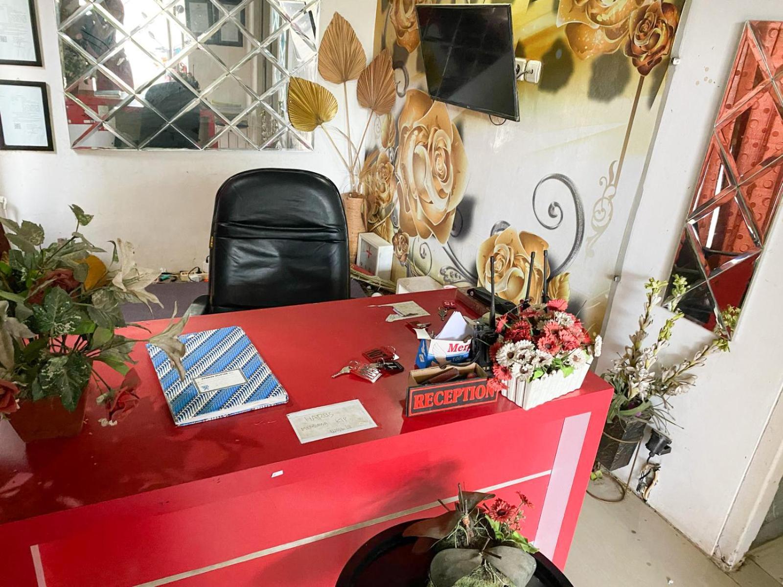 Reddoorz Near Pantai Idola Banyutowo Hotel D'Llala Pati Εξωτερικό φωτογραφία